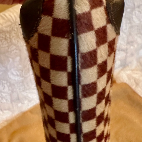 Authentic Louis Vuitton Sauvage Tigres Handbag - Picture 5 of 11